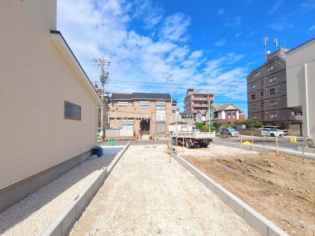 グラファーレ西城2棟の駐車場