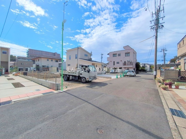 グラファーレ西城2棟の前面道路含む現地写真