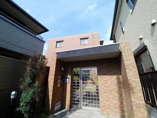 スリージェ壱番館のエントランス