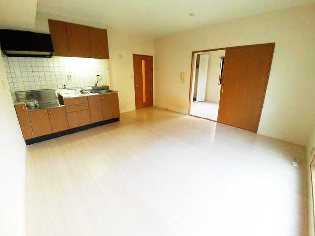 スリージェ壱番館の居間・リビング