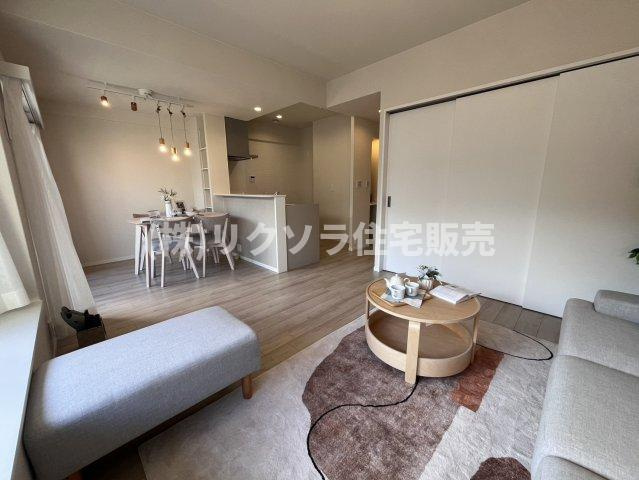 オークヒルズ香里弐番館の居間・リビング|LDK14.6帖
■物件内覧・資金計画相談・住宅ローン相談、リフォーム相談、お問合せ受付中■
※当日・翌日のご内覧、ご相談はお電話でのお問合せがスムーズです！