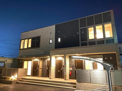 【エントランス】 | Riffel　Ritz（リッフェル・リッツ） | 外観写真（夜）