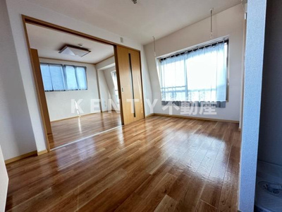 【居間・リビング】 | 第一クリーンコーポ | こちらのリビングで趣味の時間をお楽しみください