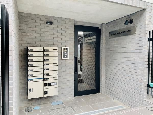 ロータス南長崎のエントランス