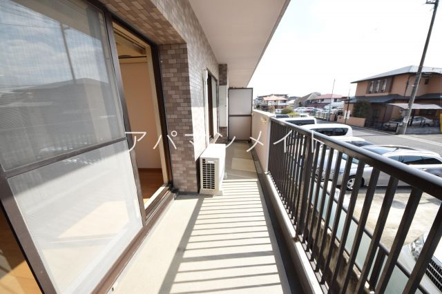 【バルコニー】 | クエスト山手台 | お洗濯にも便利なバルコニー付き