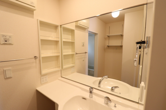 熊本市中央区出水６丁目のアパートの独立洗面台