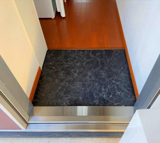 レオパレスサンシティの玄関