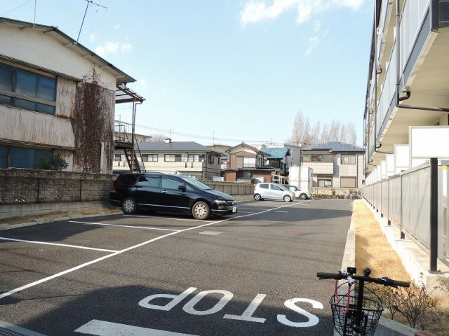 レオパレスＦｕｋａｓｉｏｎ五香のその他|コンクリートの駐車場完備