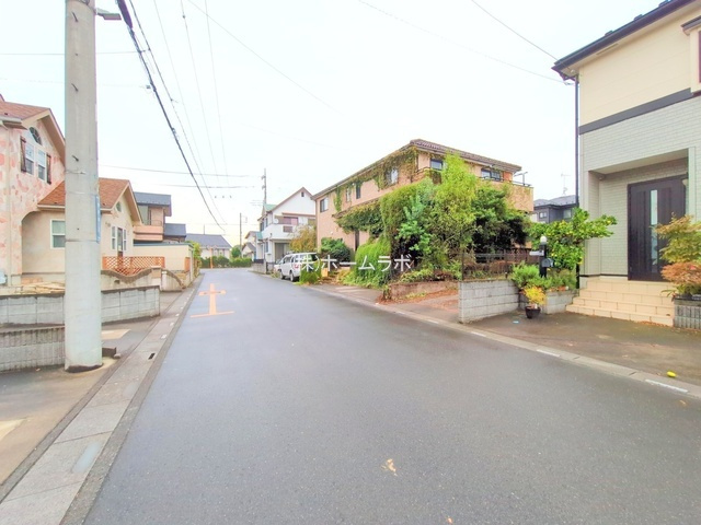【土地】鶴ヶ島市柳戸町建築条件無し売地の前面道路含む現地写真|前面道路含む現地写真です