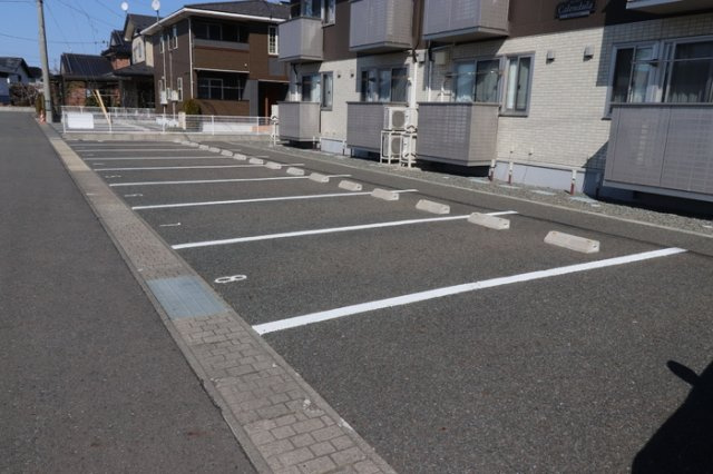 カレンデュラの駐車場