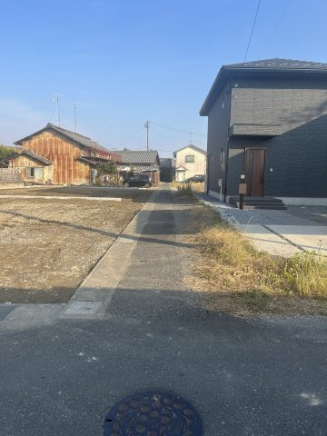 2区画分譲地　鏡島　A区画の前面道路含む現地写真