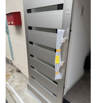 【玄関】 | 墨田区立花3丁目戸建 | 明るい玄関です