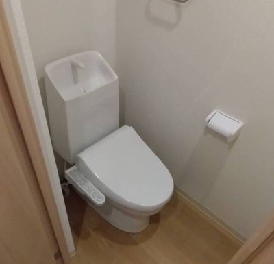 【トイレ】 | 墨田区立花3丁目戸建 | 落ち着いた色調のトイレです