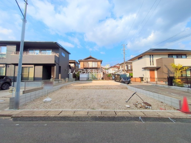 リーブルガーデン赤重町の前面道路含む現地写真