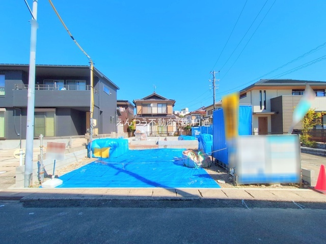 リーブルガーデン赤重町の前面道路含む現地写真