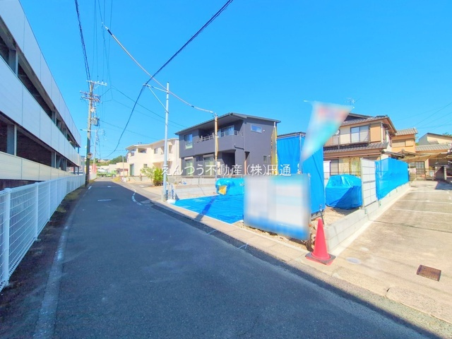 リーブルガーデン赤重町の前面道路含む現地写真