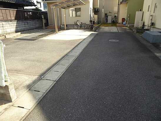 【前面道路含む現地写真】