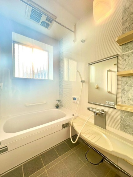 神戸市西区今寺の浴室|一日の疲れを癒してくれるバスルーム♪小窓からの換気もでき湿気対策も可能です！