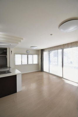 【居間・リビング】 | クレアホームズ上荒田 | ※家具等はAI機能で削除しております。