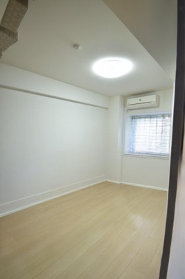 【洋室】 | クレアホームズ上荒田 | ※家具等はAI機能で削除しております。