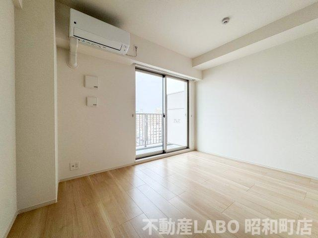 リアライズ今里南の洋室