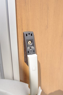 【防犯設備】 | 【仲介手数料無料！！】府中市日新町5丁目　新築戸建て（全19棟）D号棟　5090万円 | 玄関扉はカードキー対応