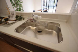 【キッチン】 | 【仲介手数料無料！！】府中市日新町5丁目　新築戸建て（全19棟）D号棟　5090万円 | 浄水器付き水栓