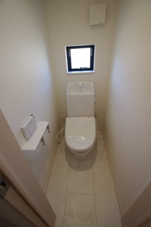 【トイレ】 | 【仲介手数料無料！！】府中市日新町5丁目　新築戸建て（全19棟）D号棟　5090万円