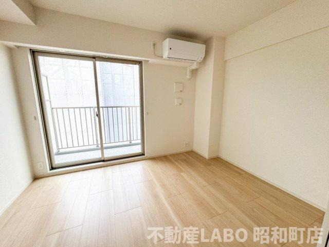 リアライズ今里南の洋室