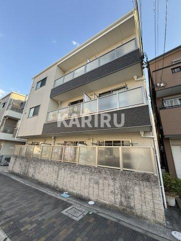 アクロス大日アパートメントのエントランス