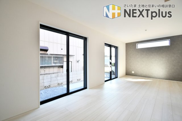 上尾市上27期全1棟の居間・リビング