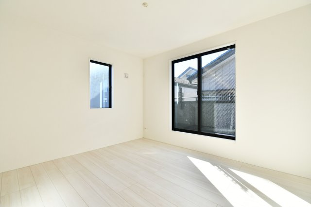 上尾市上27期全1棟の洋室|洋室①：