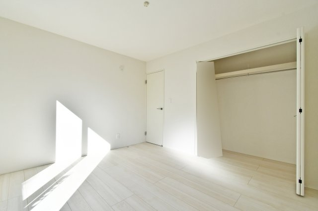 上尾市上27期全1棟の洋室|洋室①：