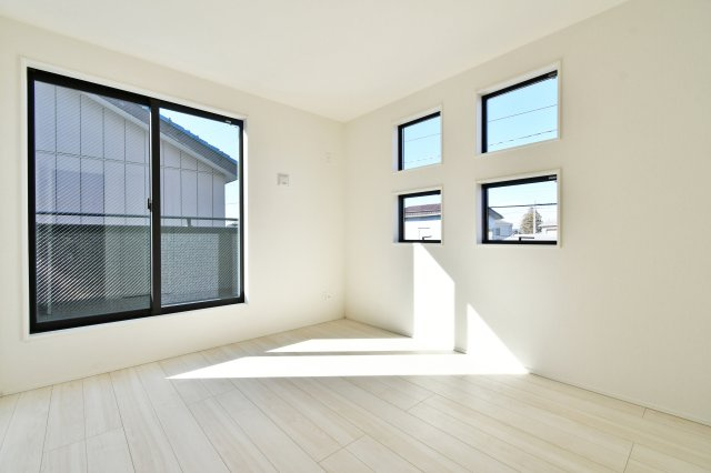 上尾市上27期全1棟の洋室|洋室②：