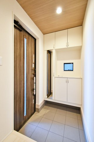 上尾市上27期全1棟の玄関