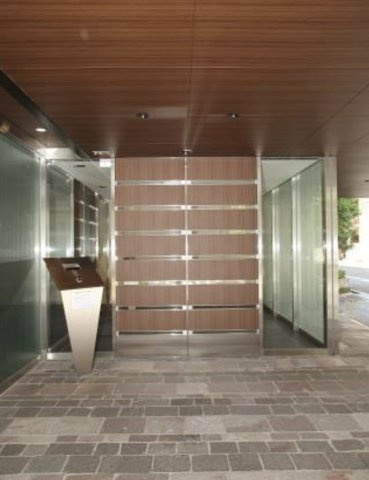 パークアクシス梅田のエントランス