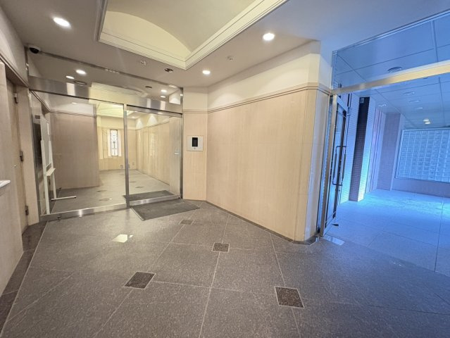 グランディ代官山のエントランス|手入れの行き届いたエントランス