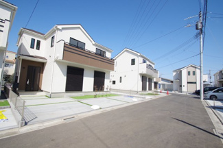 【前面道路含む現地写真】