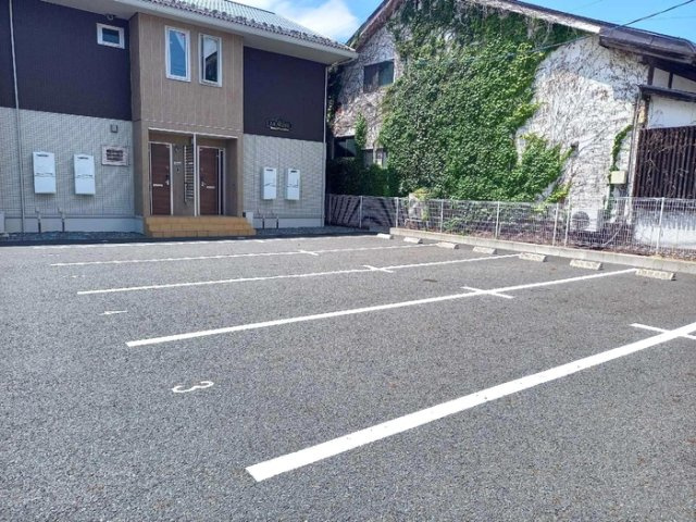 ラ・セーヌの駐車場