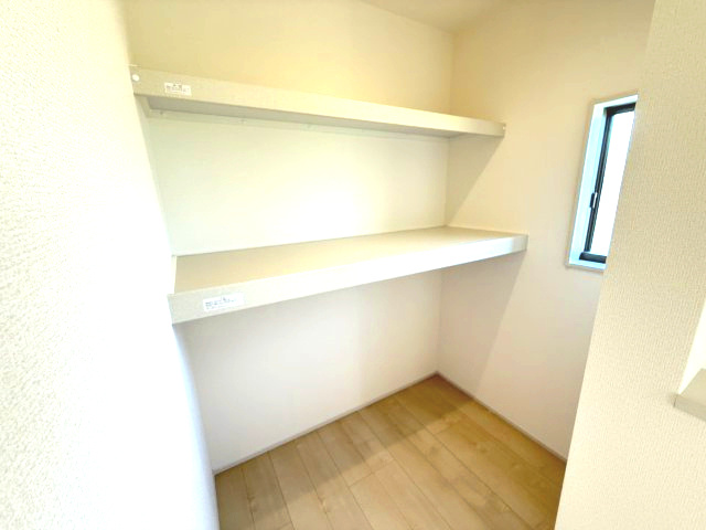 リーブルガーデンＳ第13渋川八木原　1号棟の収納|2階ストレージルームです。