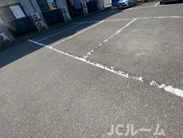ルミエールK Bの駐車場