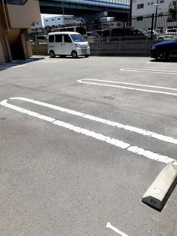 クラシェス新長田の駐車場