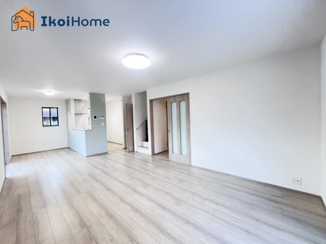 明石市大久保町西島　全1棟　新築戸建の居間・リビング|【ホームページに現地動画掲載中】●年中無休：当日予約可●長方形で家具を配置しやすい間取り！