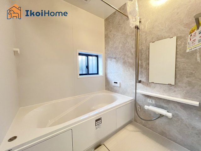 明石市大久保町西島　全1棟　新築戸建の浴室|【ホームページに現地動画掲載中】●年中無休：当日予約可●小窓ございますので通気・換気良好です。