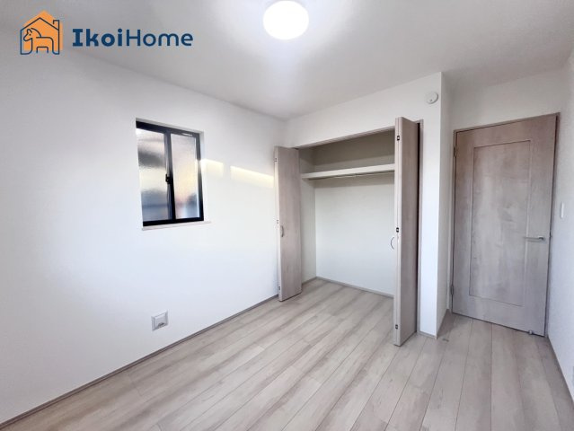 明石市大久保町西島　全1棟　新築戸建の寝室|【ホームページに現地動画掲載中】●年中無休：当日予約可●収納が多く季節ものの家電も収納可能