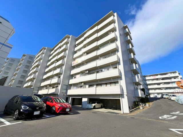 ペット可＆LDK20帖超え！サンハイツ八事ふじみB棟の外観|スーパー、ショッピングセンターも徒歩圏内にあり。
生活環境も整った物件です。

お問合せ、内見のご予約など、お待ちしております！