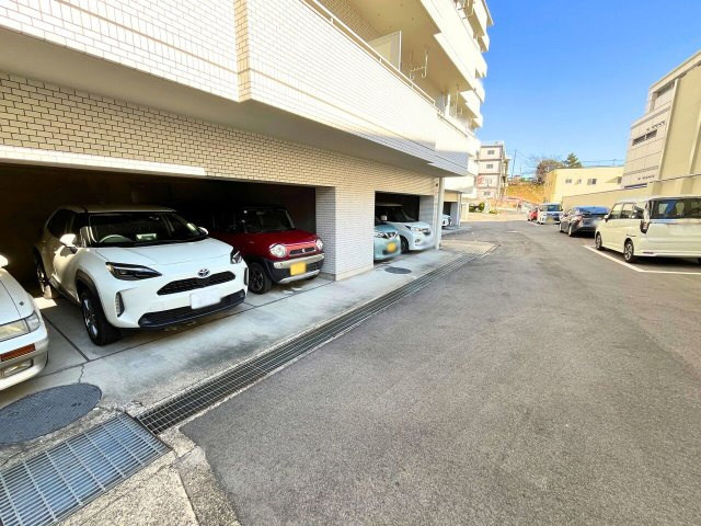 ペット可＆LDK20帖超え！サンハイツ八事ふじみB棟の駐車場