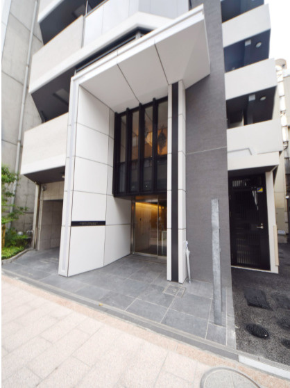 千代田区神田神保町１丁目の賃貸マンションのエントランス