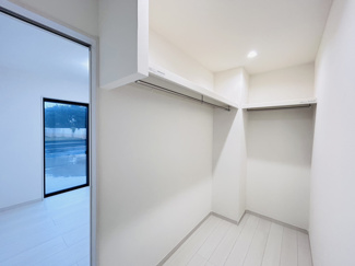 【収納】 | 佐倉市六崎　中古戸建　佐倉駅 | 大容量収納できるWICはお洋服はもちろん、趣味の道具まで収納できますので
お部屋をきれいに保ちやすく整理整頓がしやすいです。