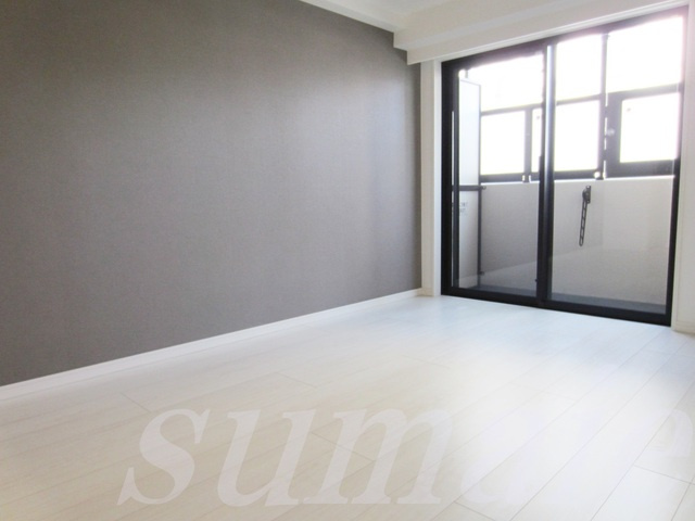 ＤＩＰＳ東十条の居間・リビング|大きな窓で明るいお部屋です。